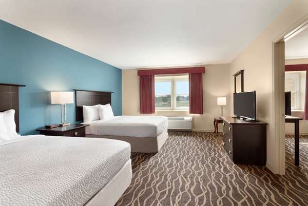  - Days Inn & Suites Sikeston - I-55, Exit 67