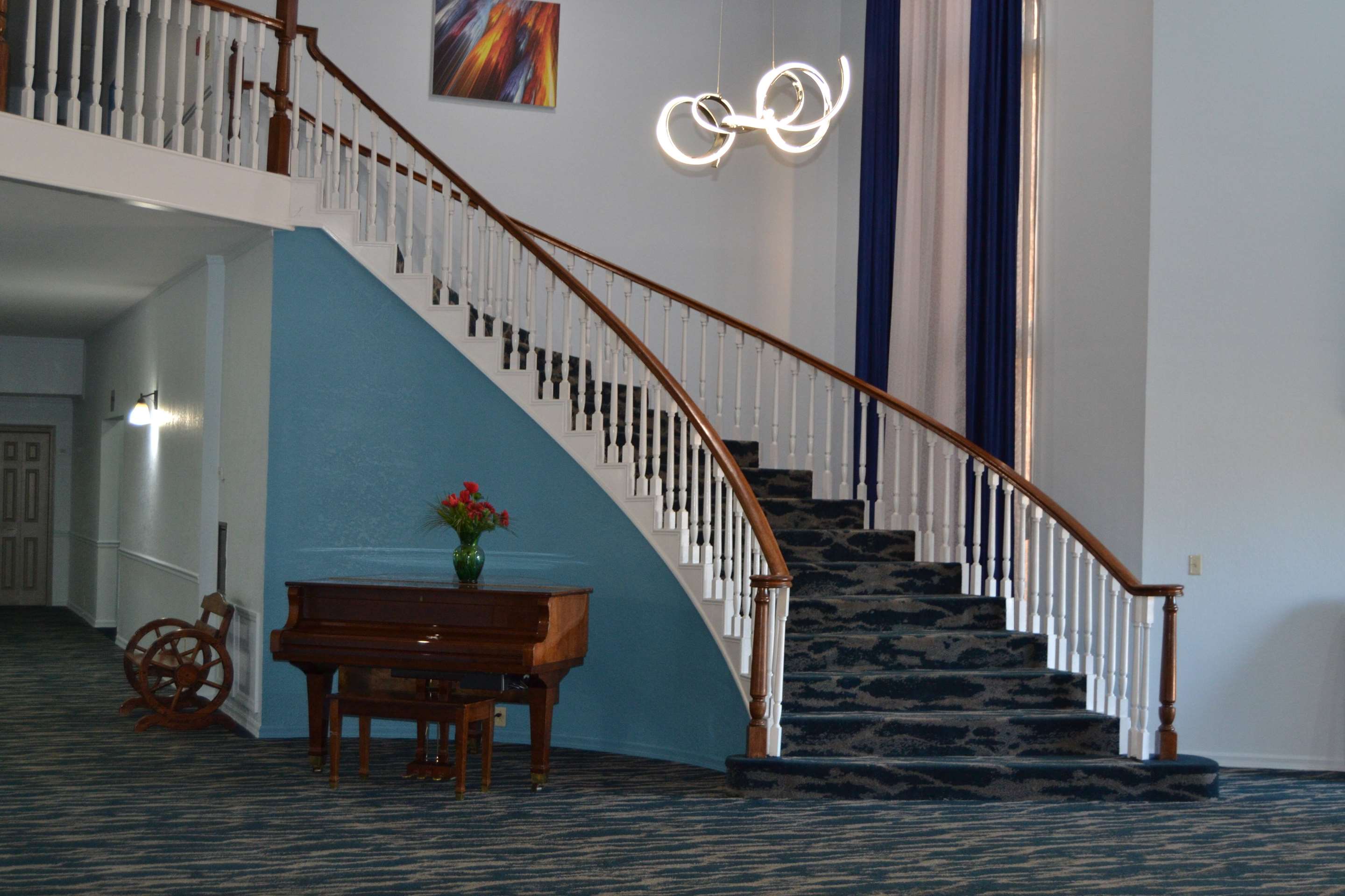 Lobby | Days Inn and Suites by Wyndham Sikeston