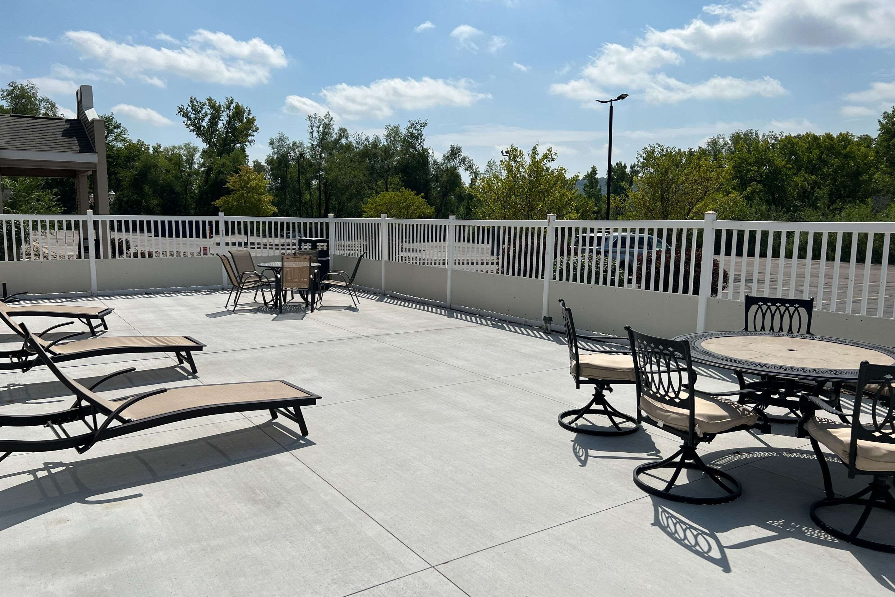Hotel patio | Quality Inn & Suites Red Wing