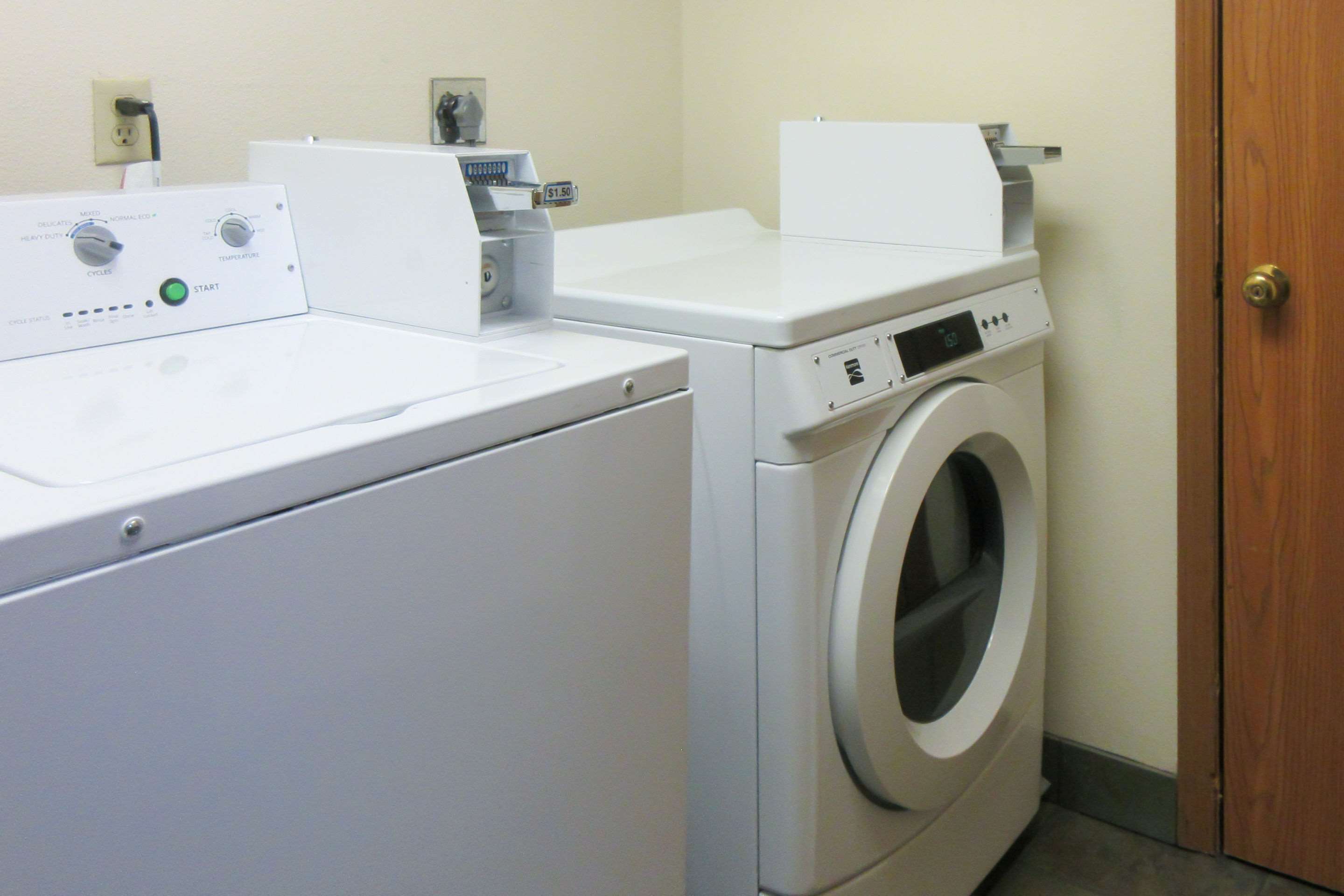 Guest laundry facilities | Quality Inn & Suites Red Wing