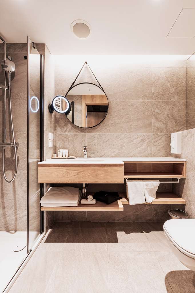 RADISSON SZKLARSKA POREBA-guestroom-Guest Room,Bathroom,On-Site.jpg
