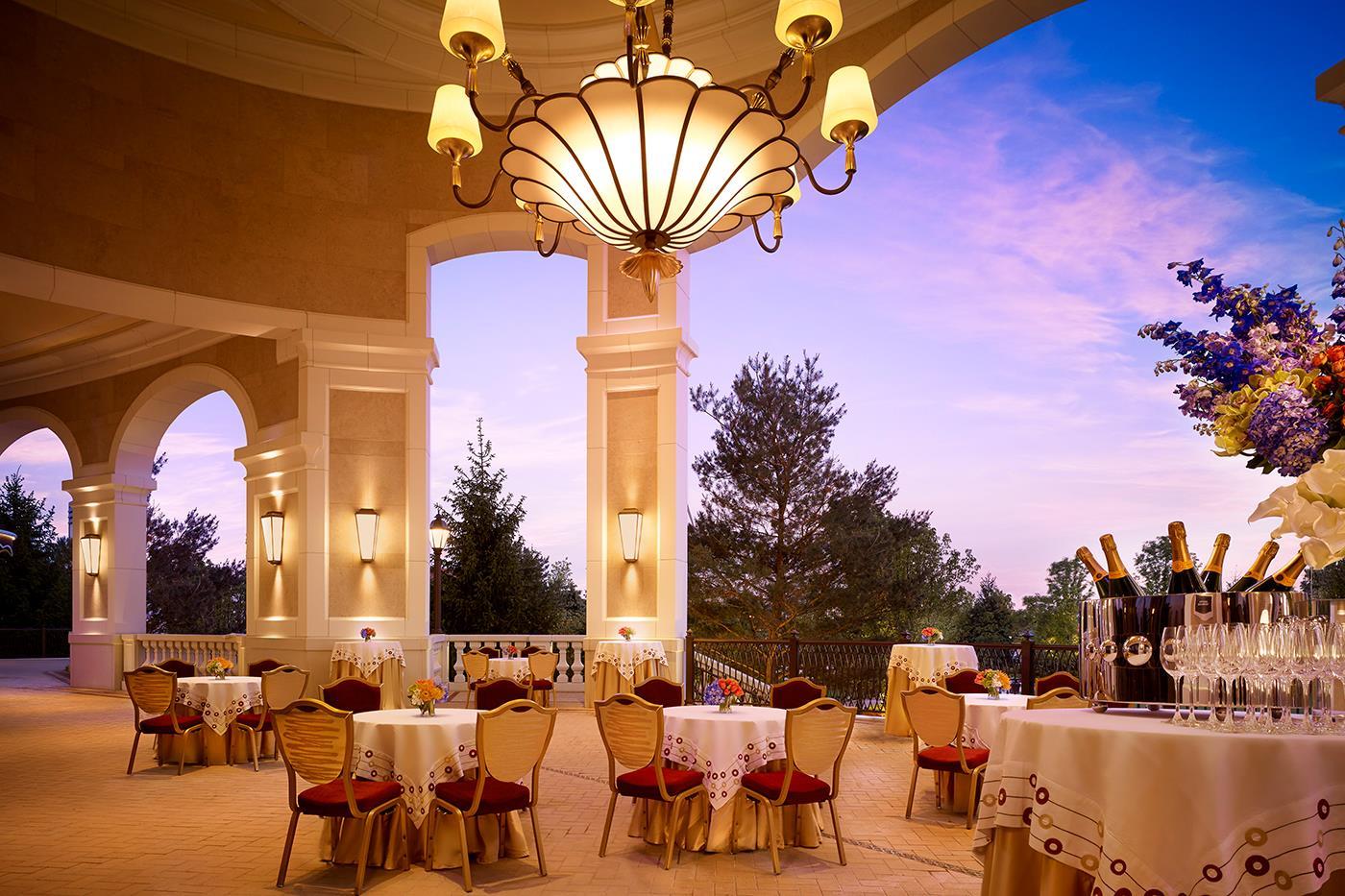 EncoreBH Meetings BH South Terrace EVENING Kraft x | Encore Boston Harbor