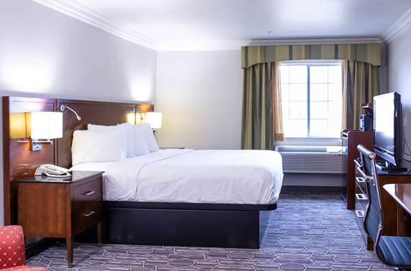  - SureStay Plus Hotel by Best Western Southwest Benbrook - I-20, Exit 429B