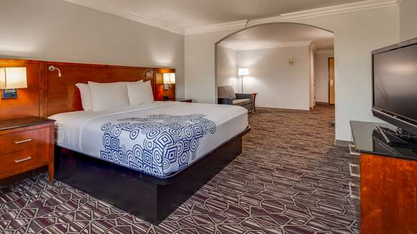 Suite - SureStay Plus Hotel by Best Western Southwest Benbrook - I-20, Exit 429B