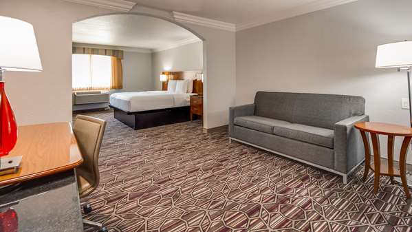 Suite - SureStay Plus Hotel by Best Western Southwest Benbrook - I-20, Exit 429B