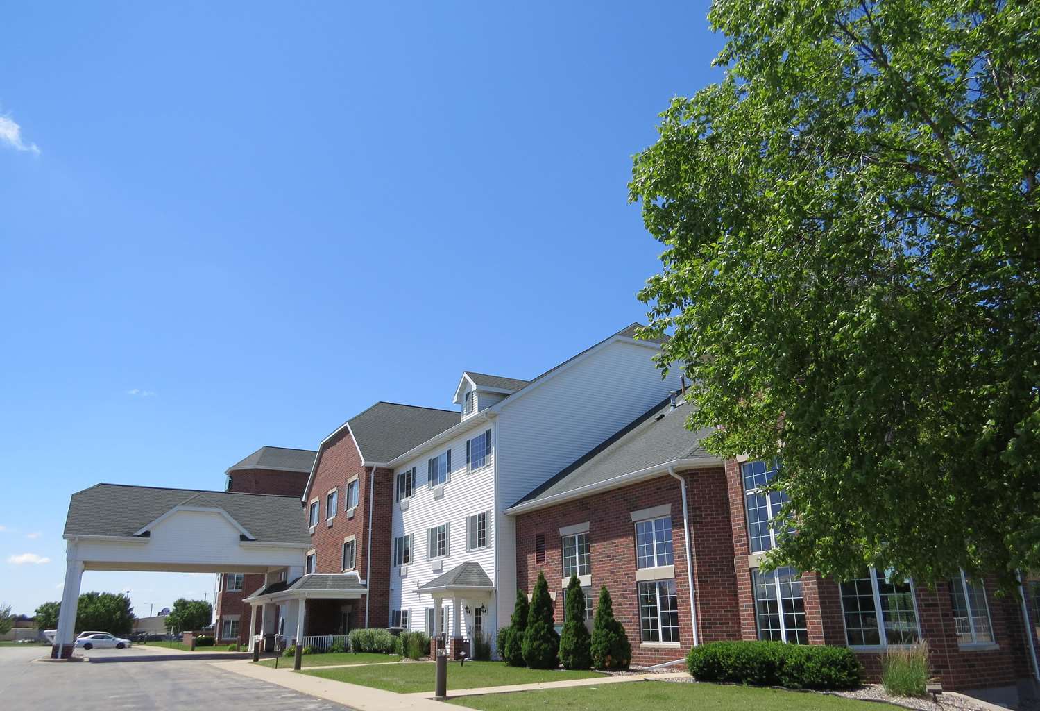 Best Western Plus Appleton Airport Hotel, WI See Discounts