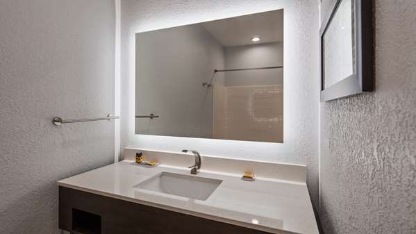  - Best Western Plus Appleton Airport Hotel