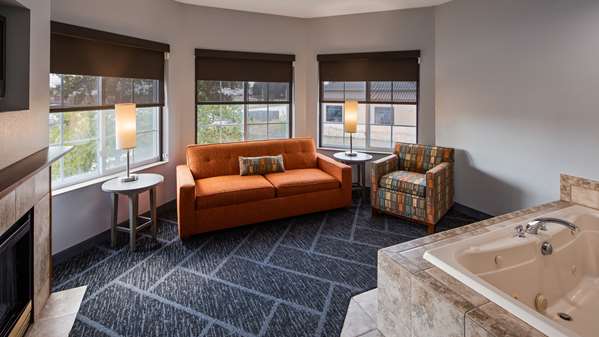 Suite - Best Western Plus Appleton Airport Hotel