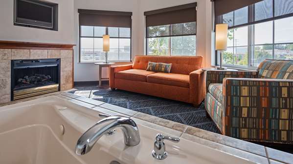 Suite - Best Western Plus Appleton Airport Hotel