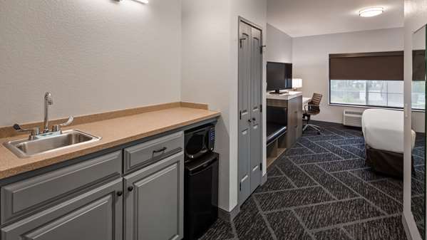Suite - Best Western Plus Appleton Airport Hotel