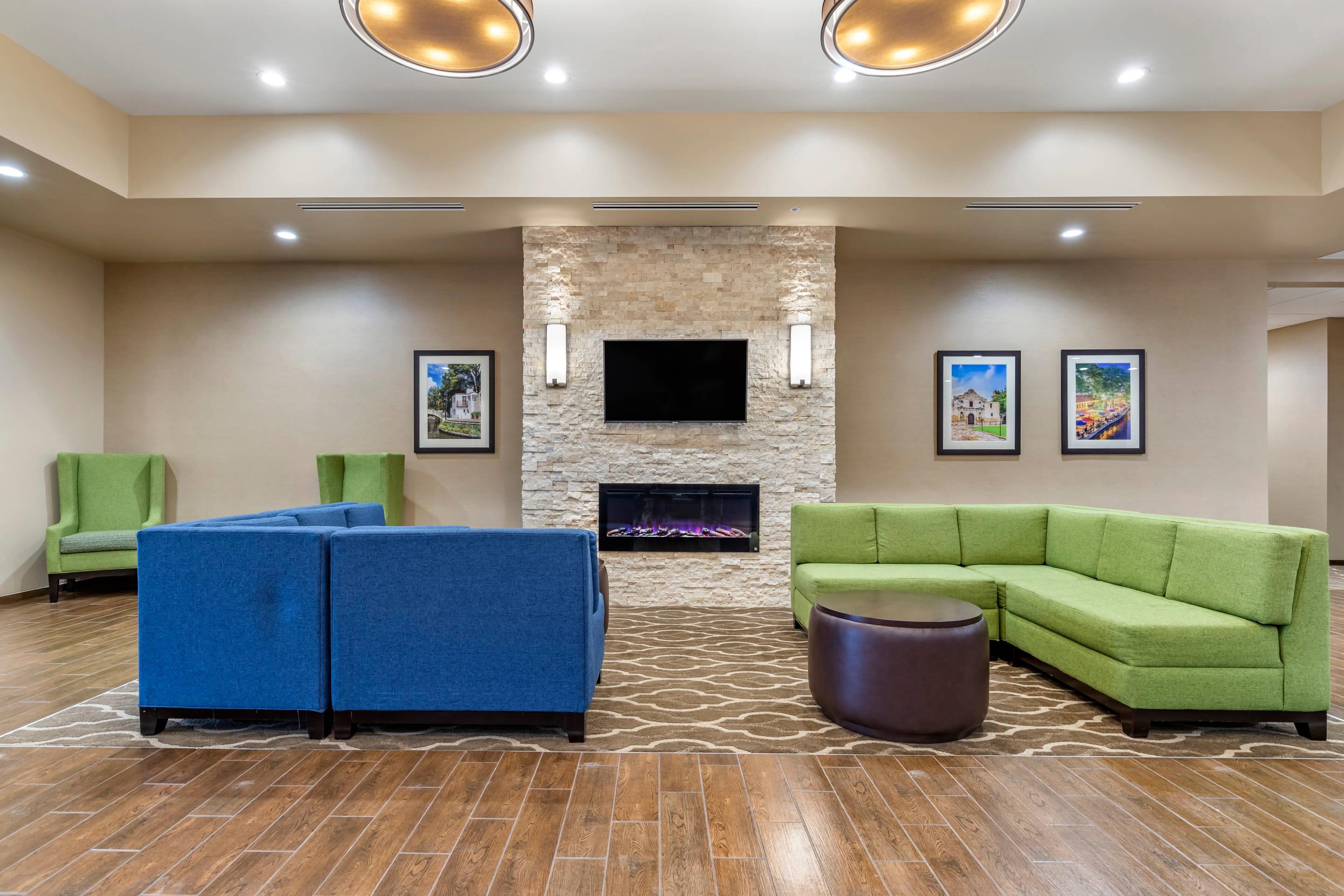 Hotel lobby | Comfort Suites San Antonio Ft. Sam Houston/SAMMC Area