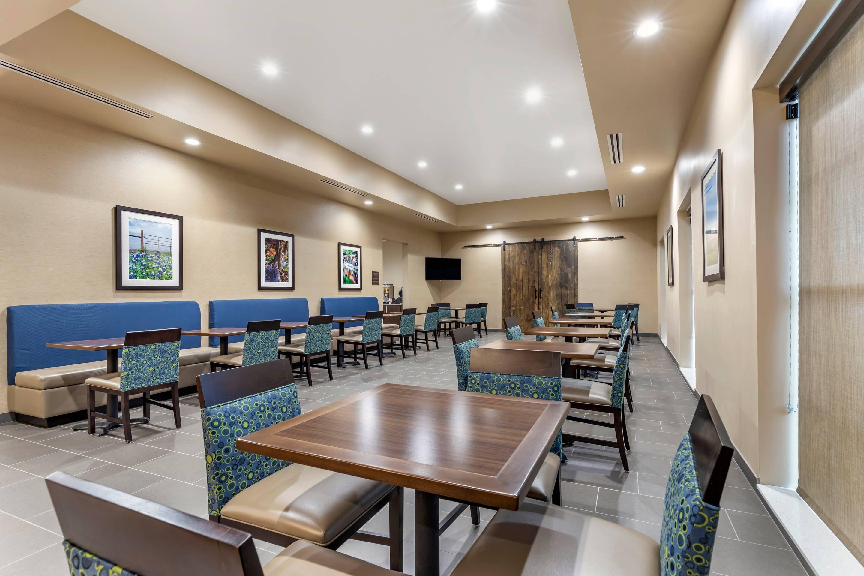 Breakfast area | Comfort Suites San Antonio Ft. Sam Houston/SAMMC Area