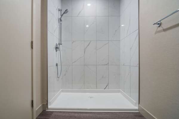  - Hue Hotel Kamloops