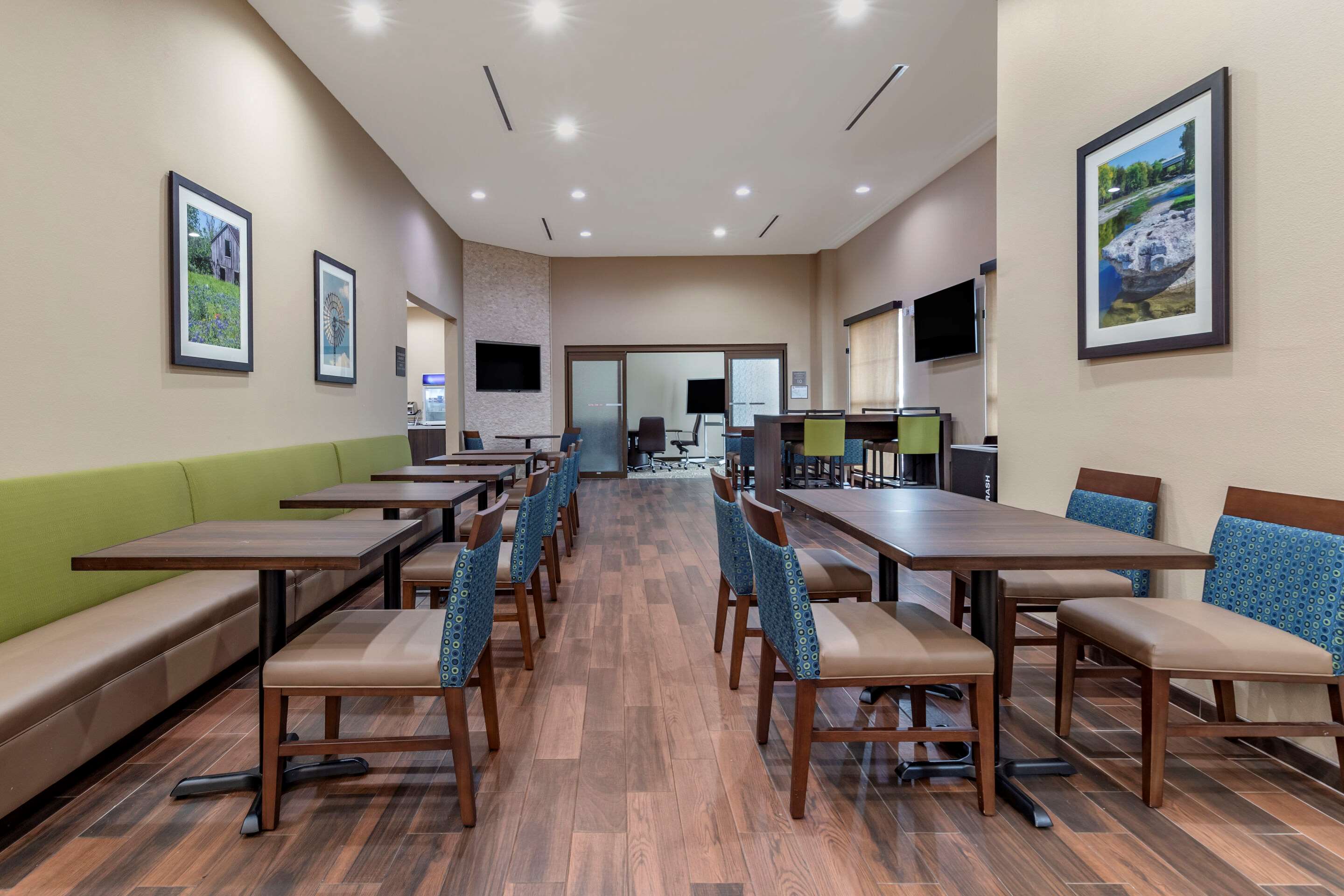 Breakfast area