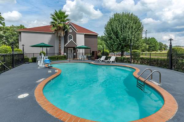 Pool - Quality Inn & Suites Longview - I-20, Exit 596