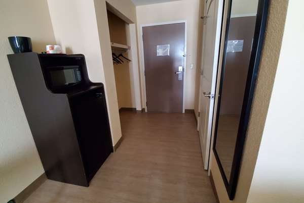  - Days Inn & Suites Florence