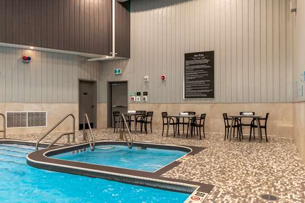 Pool - Best Western Plus Hotel Dauphin