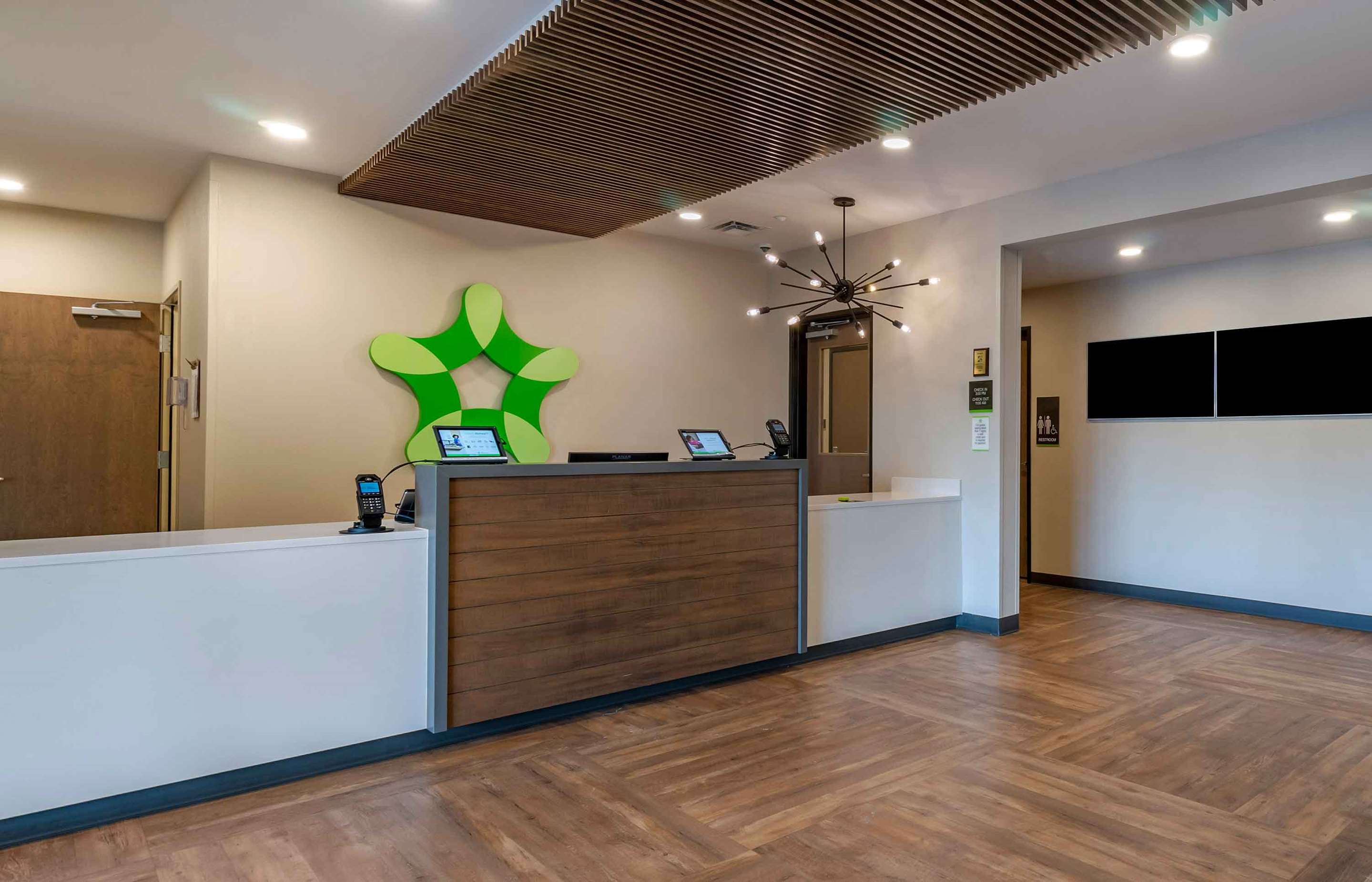 Lobby and Guest Check-in | Extended Stay America Premier Suites Port Charlotte I75
