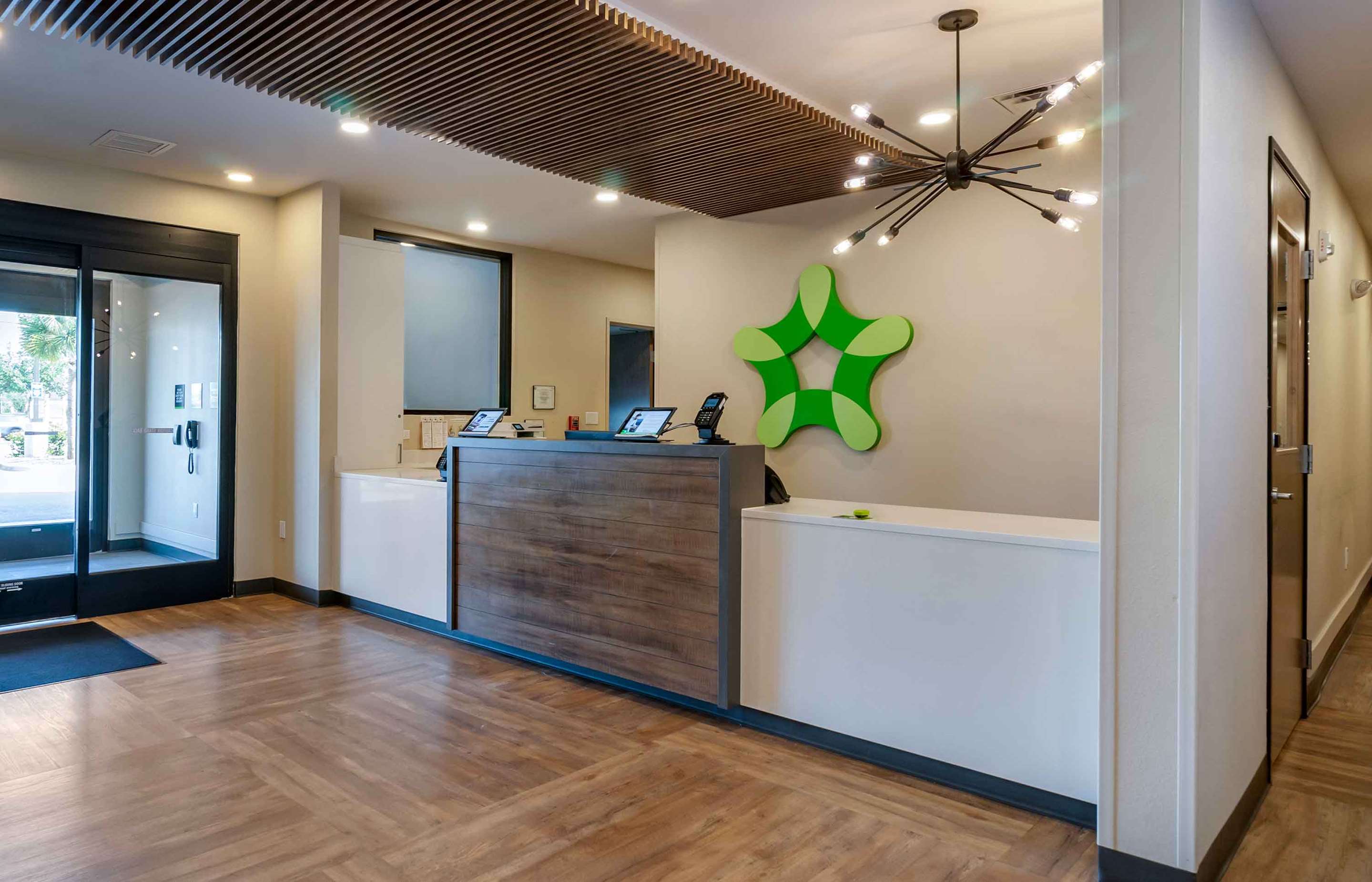 Lobby and Guest Check-in | Extended Stay America Premier Suites Port Charlotte I75