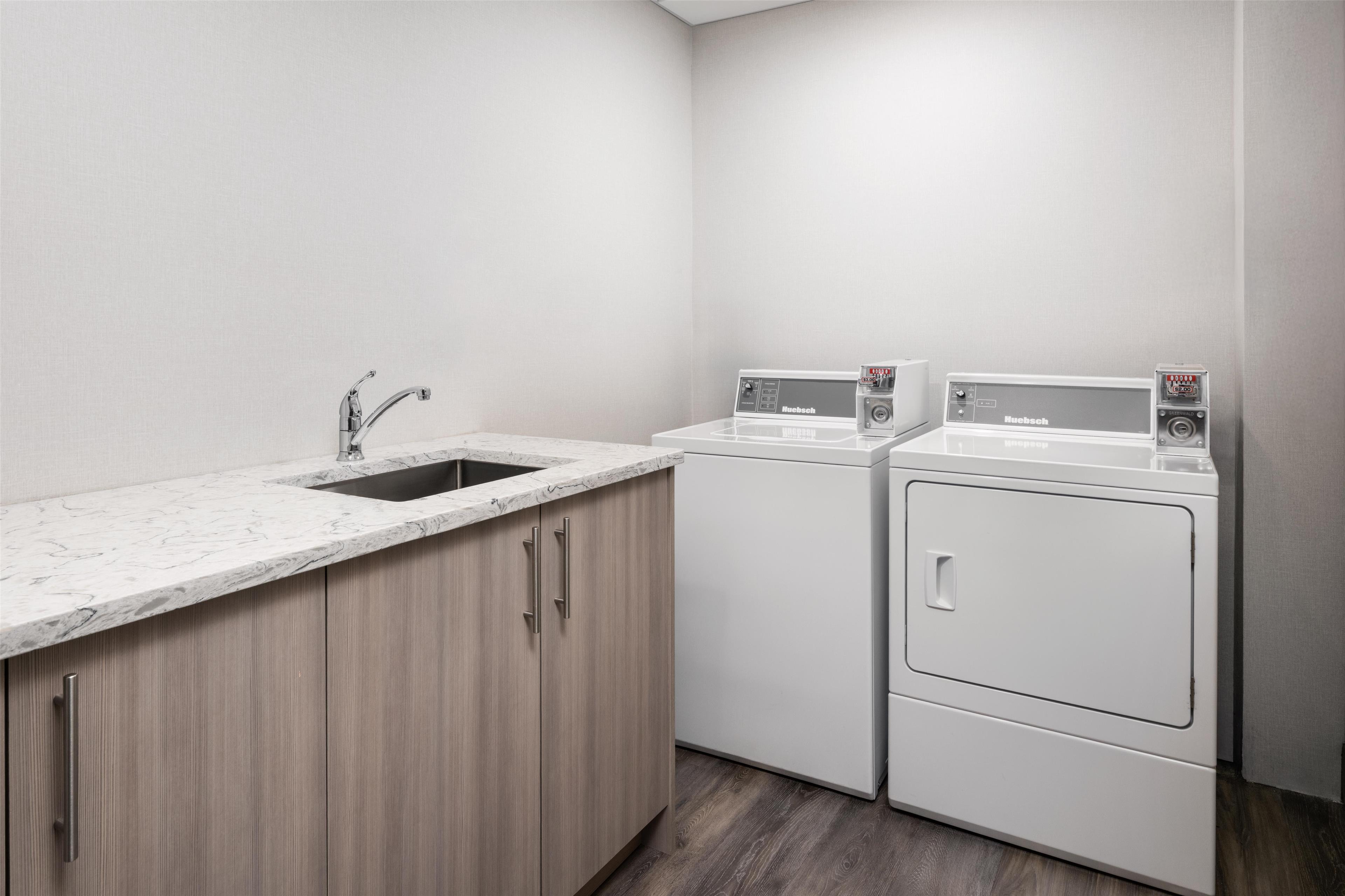 Best Western Plus Gateway to the Falls - Tap to explore photos
