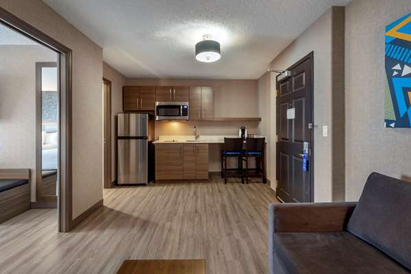  - Best Western Plus West Edmonton Hotel