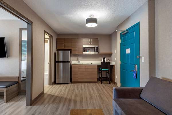  - Best Western Plus West Edmonton Hotel