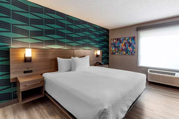  - Best Western Plus West Edmonton Hotel