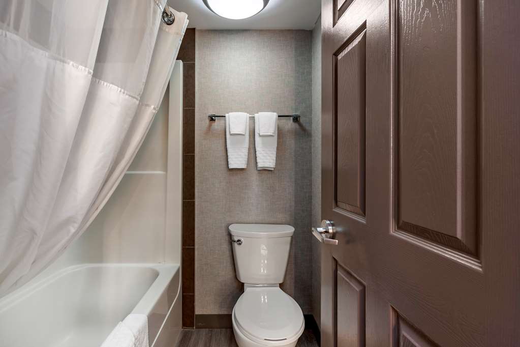 Best Western Plus West Edmonton - Tap to explore photos