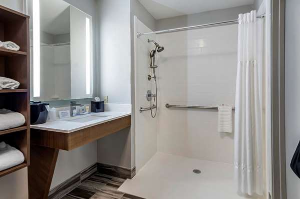  - Comfort Inn & Suites Troutville - I-81, Exit 150A