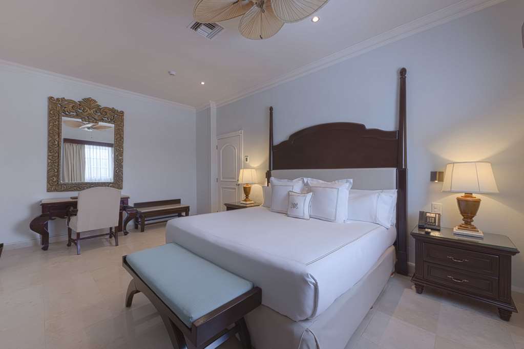 Royal Hideaway Playacar