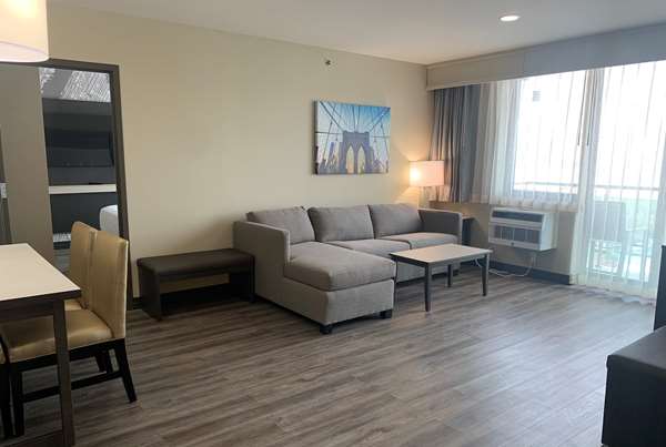 Suite - Best Western Plus Executive Residency Bronx New York