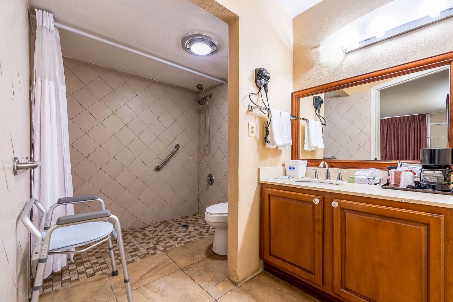 Rodeway Inn Bushnell I75, Exit 314, FL See Discounts