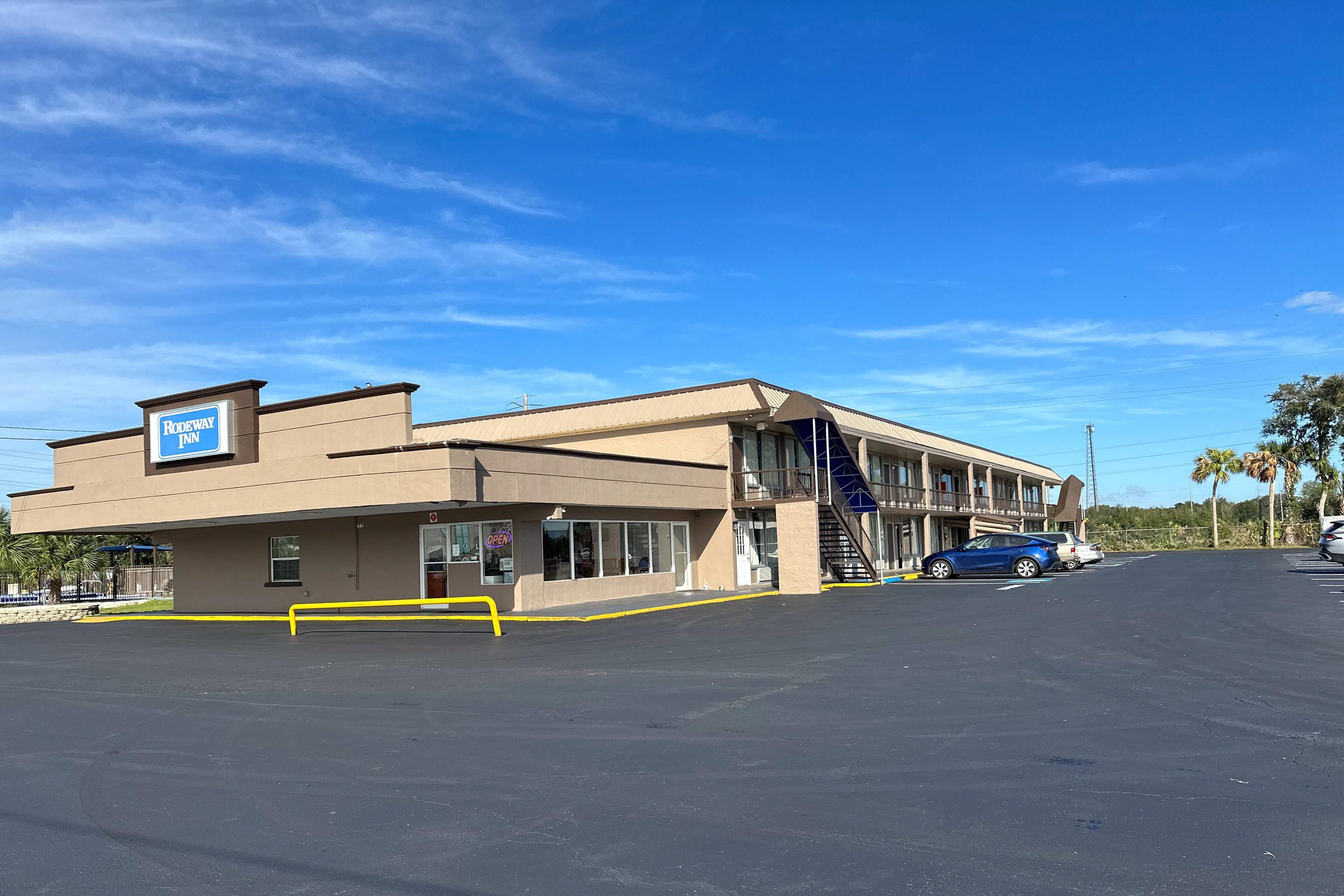 Hotel exterior | Rodeway Inn