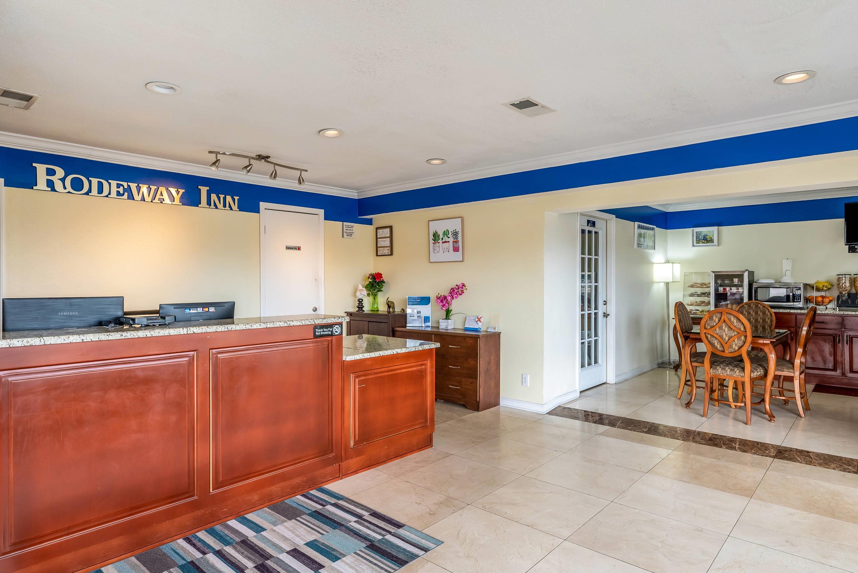 Front desk | Rodeway Inn