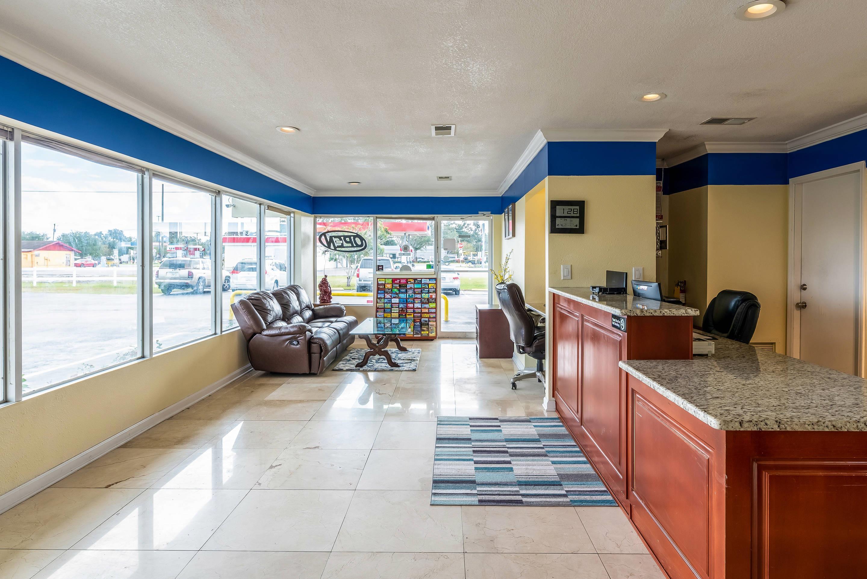 Spacious lobby | Rodeway Inn