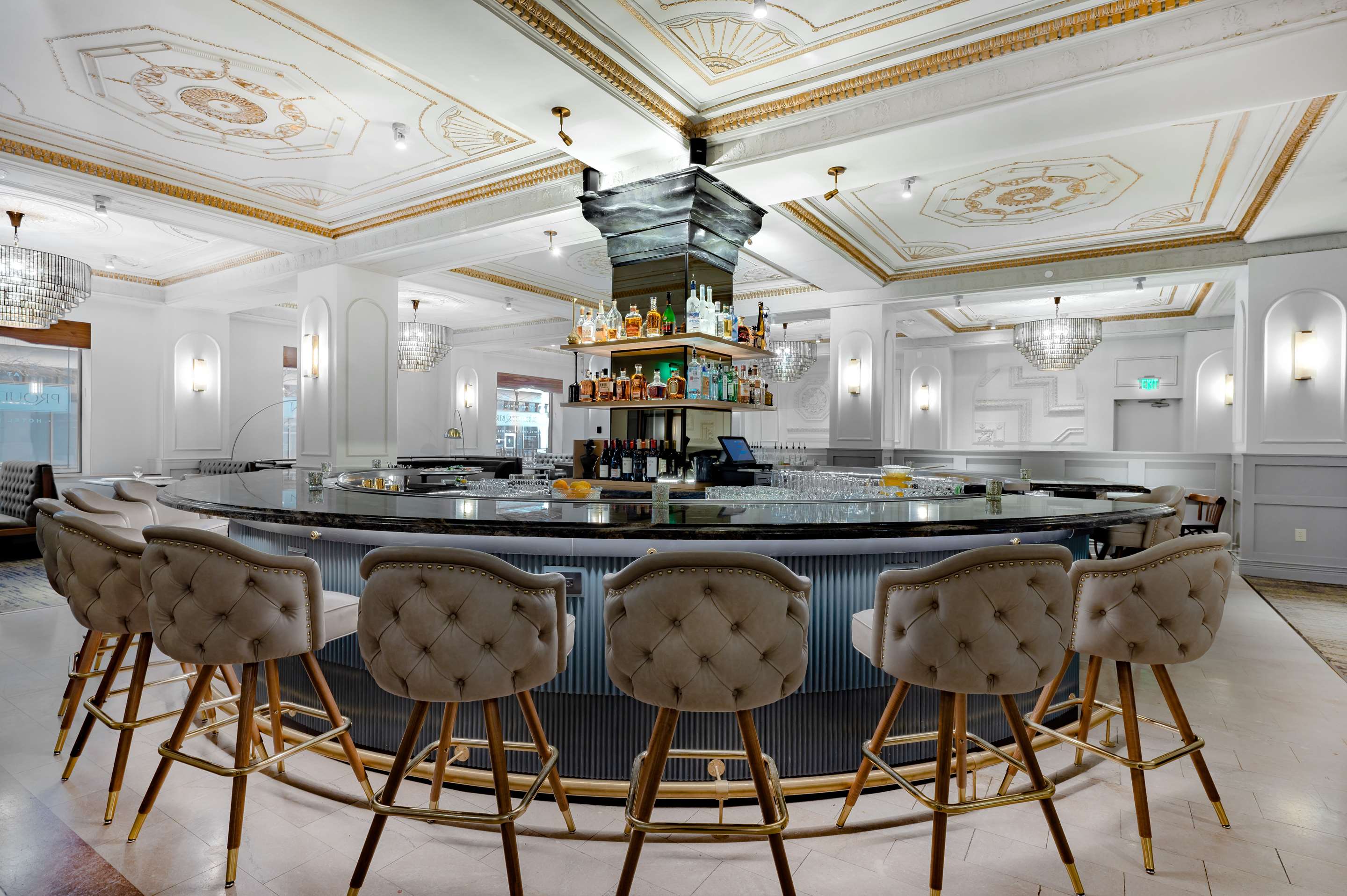 BarLounge | Hotel Fort Des Moines, Curio Collection by Hilton