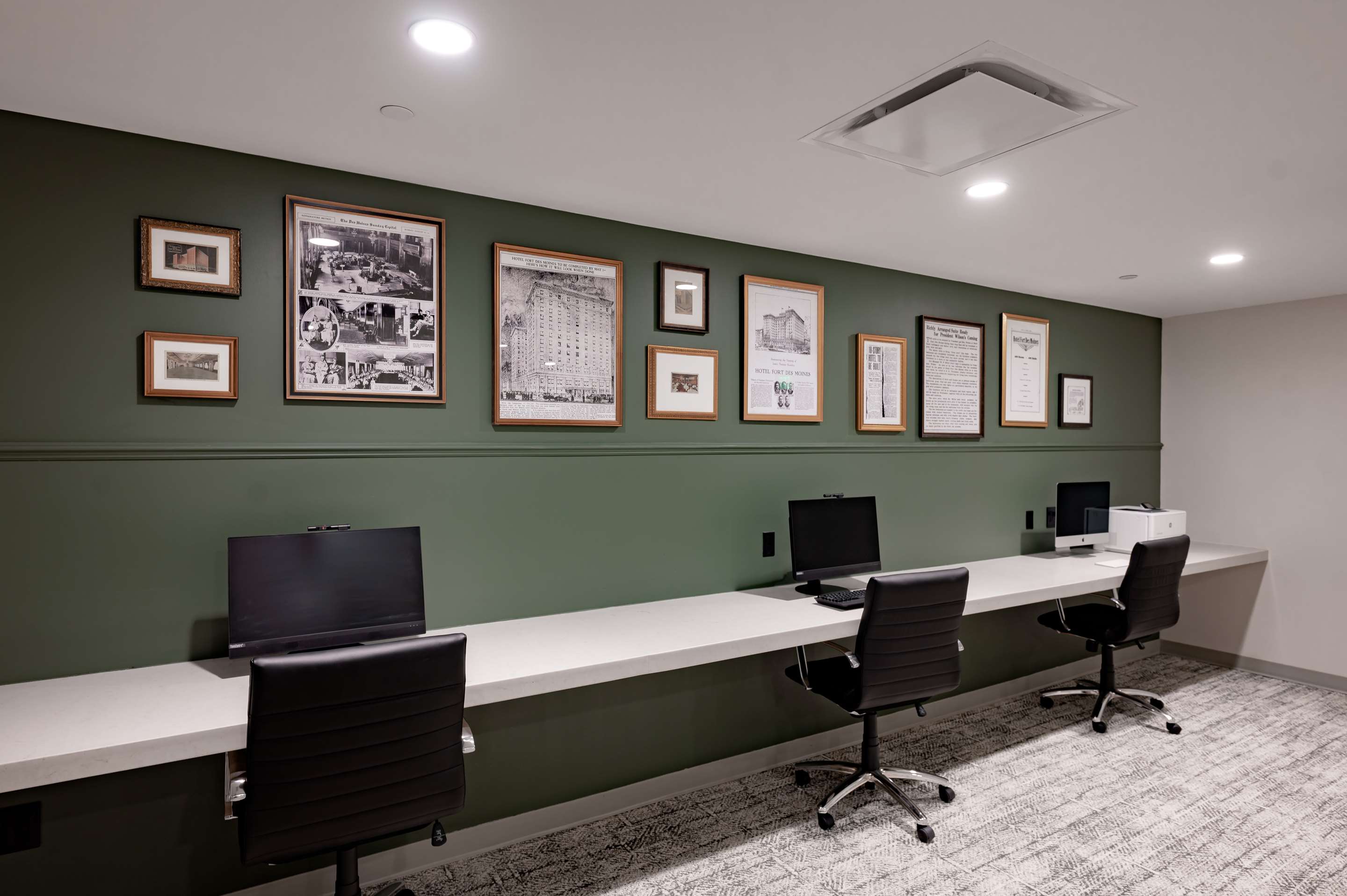 Business Center | Hotel Fort Des Moines, Curio Collection by Hilton