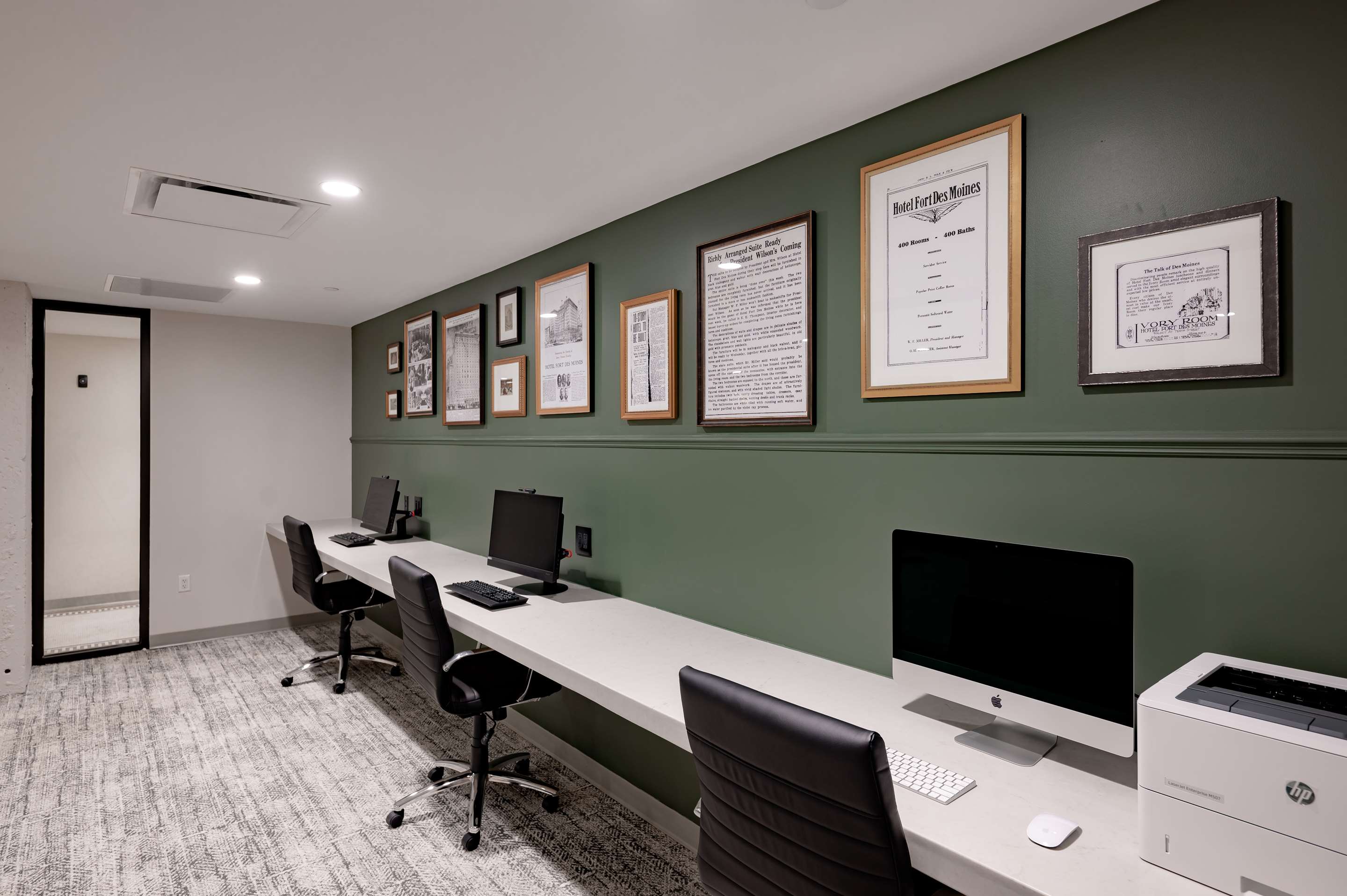 Business Center | Hotel Fort Des Moines, Curio Collection by Hilton