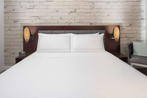  - Fin Hotel Oceanside