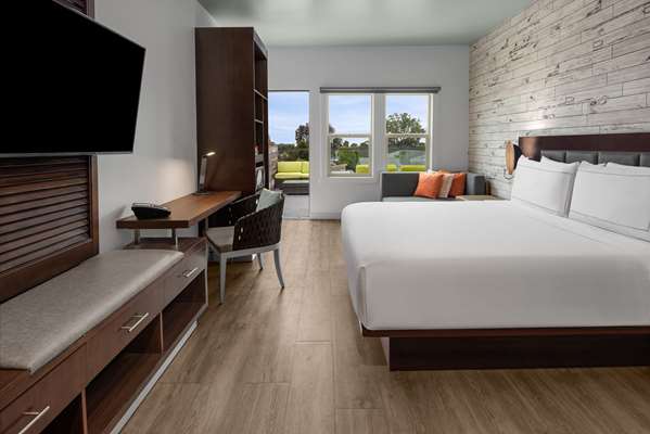  - Fin Hotel Oceanside