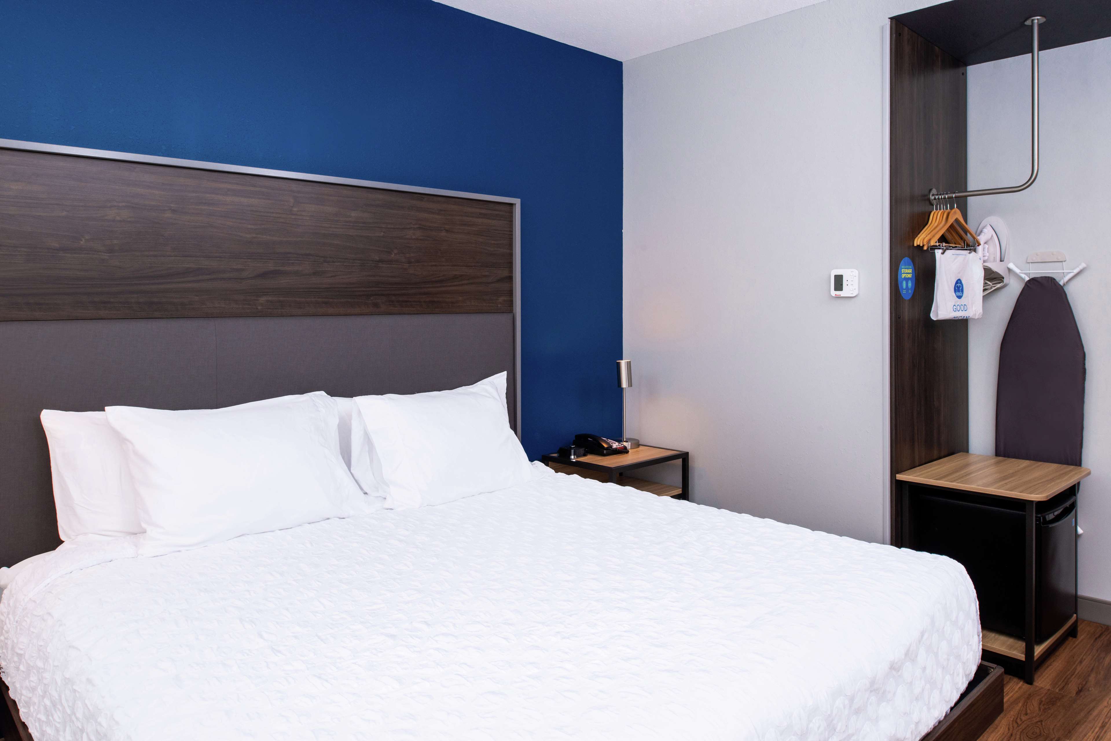 Tru by Hilton Elkhart Room Type - 1 KING HEARING ACCESSIBLE