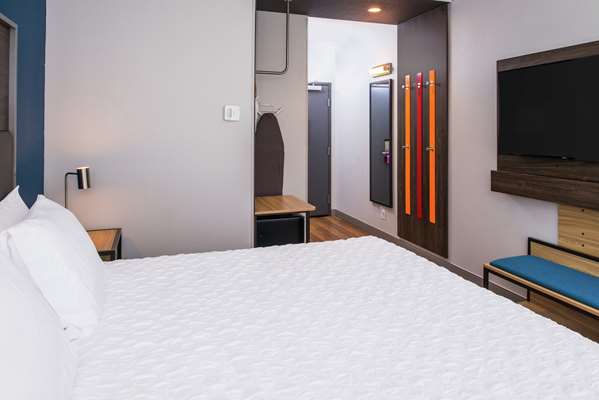  - Tru by Hilton Elkhart - I-80 & I-90, Exit 92