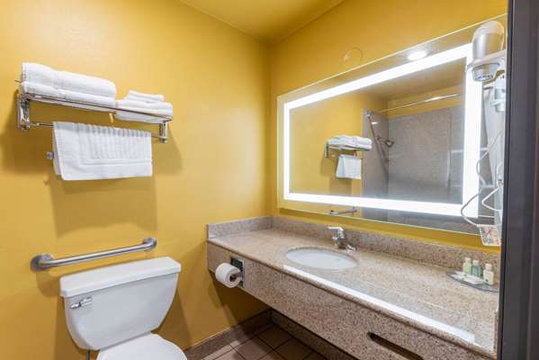  - Quality Inn & Suites Downtown Sacramento - I-5, Exit 520