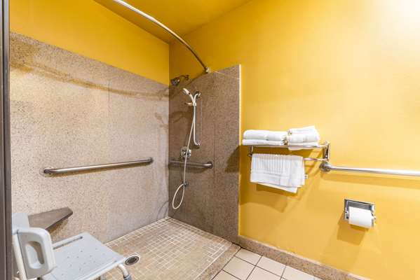  - Quality Inn & Suites Downtown Sacramento - I-5, Exit 520