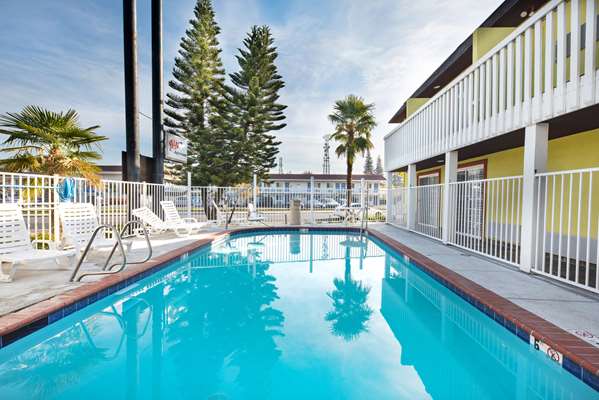 Pool - Quality Inn & Suites Downtown Sacramento - I-5, Exit 520
