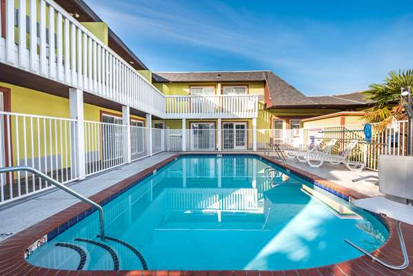 Pool - Quality Inn & Suites Downtown Sacramento - I-5, Exit 520
