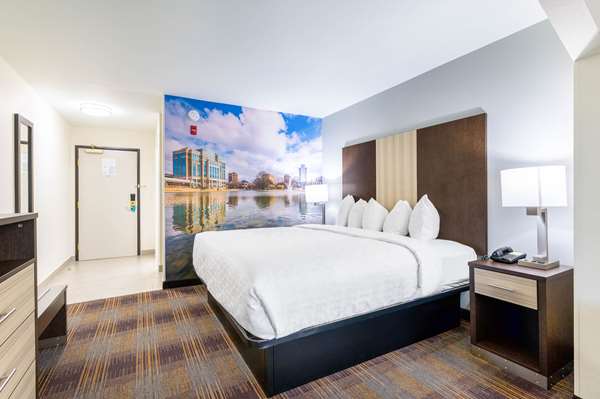Suite - Clarion Pointe Hotel Madison - I-565, Exit 9