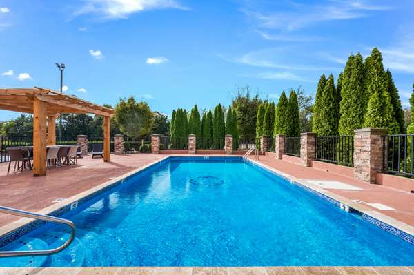 Pool - Clarion Pointe Hotel Madison - I-565, Exit 9