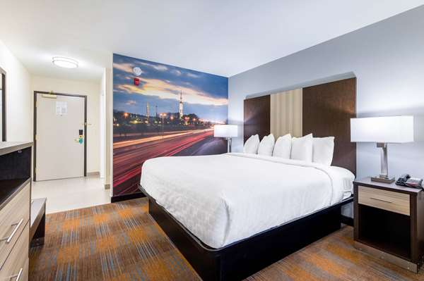 Suite - Clarion Pointe Hotel Madison - I-565, Exit 9