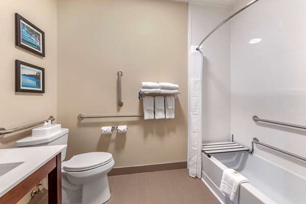  - Comfort Inn & Suites Middletown - I-75, Exit 32
